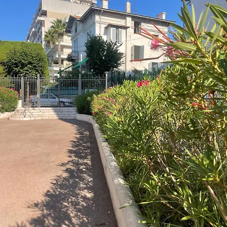 Face A La Et A 2 Pas Des Plages Juan Les Pins 'tout A Pied' * Антиб