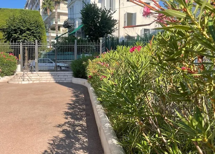 Face A La Et A 2 Pas Des Plages Juan Les Pins 'tout A Pied' * Αντίμπ