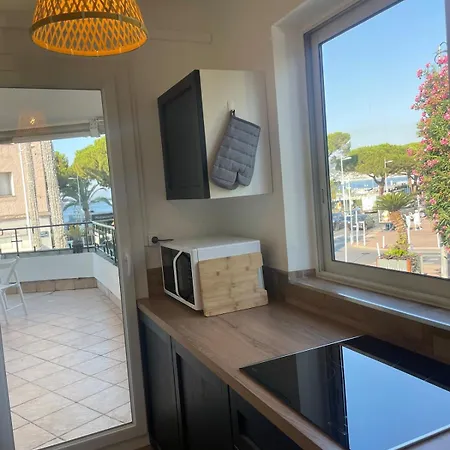 Face A La Et A 2 Pas Des Plages Juan Les Pins 'tout A Pied' Apartmán